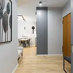 Urban Chic - Two Bedrooms Apartment - City Center - Sienna Street
