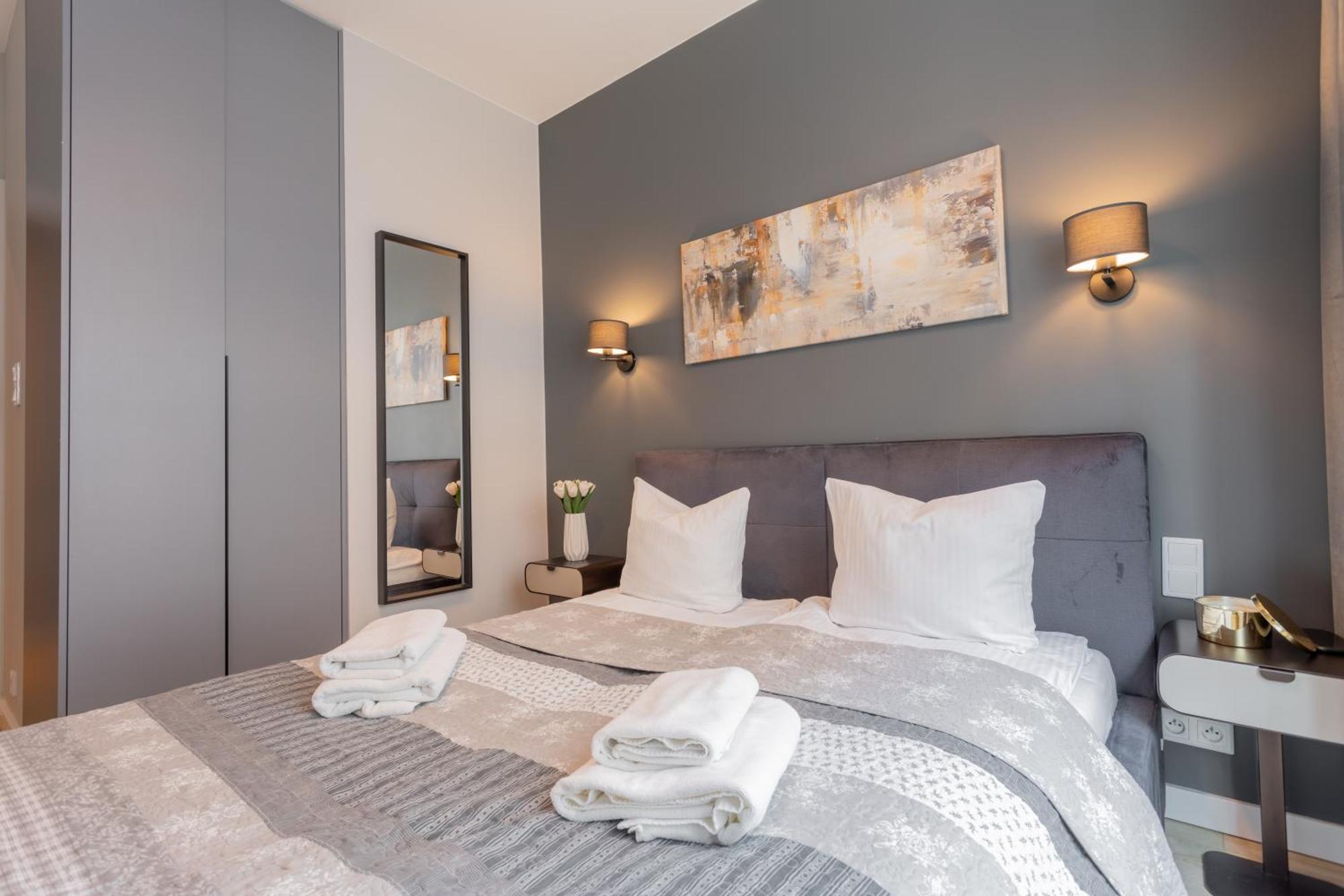 Urban Chic - Two Bedrooms - Center - Sienna Street *