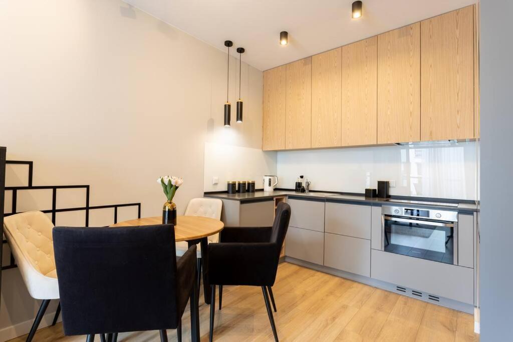 Urban Chic - Two Bedrooms - Center - Sienna Street