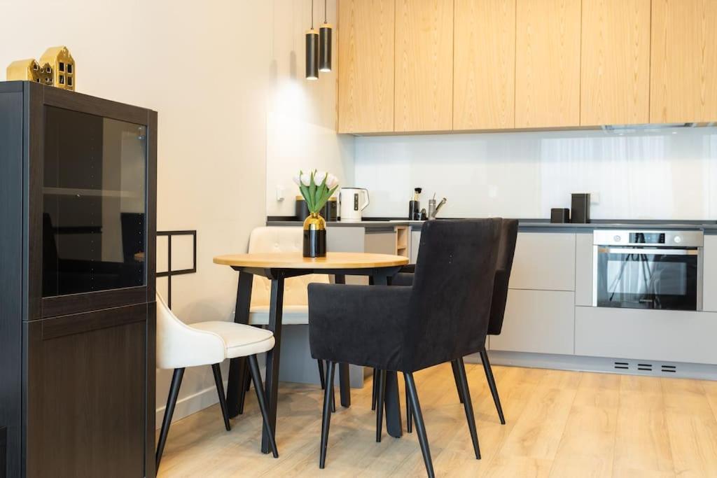 Urban Chic - Two Bedrooms - Center - Sienna Street Apartament *