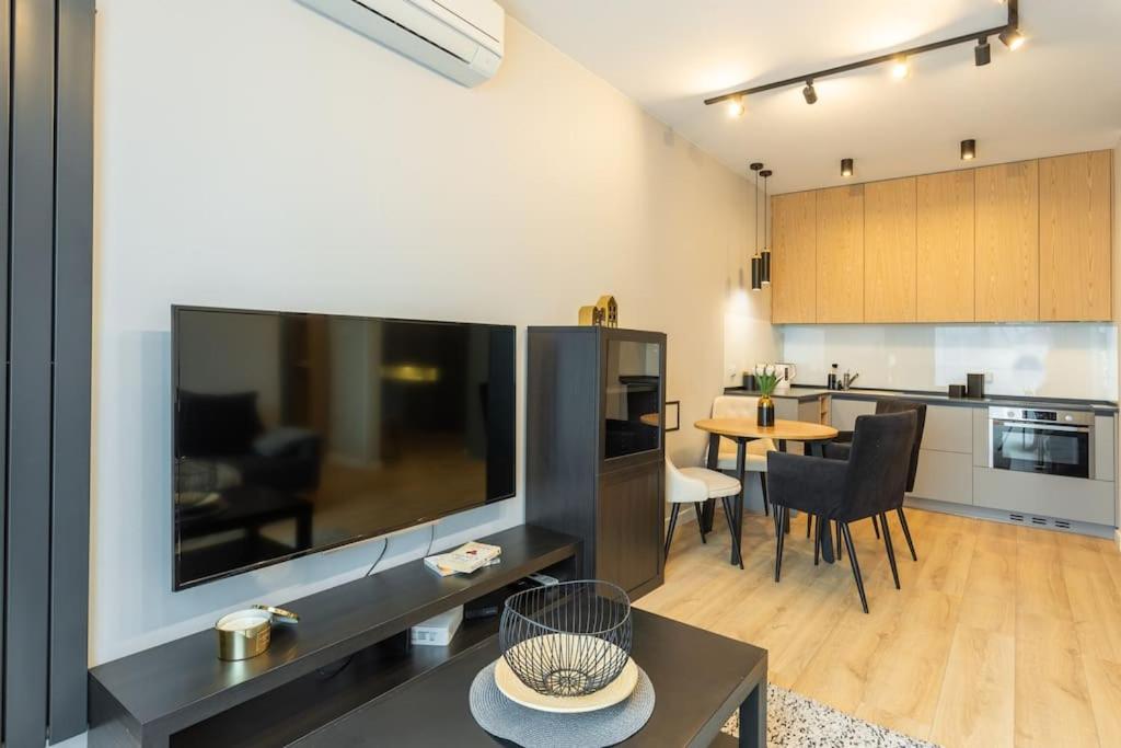 Urban Chic - Two Bedrooms - Center - Sienna Street *