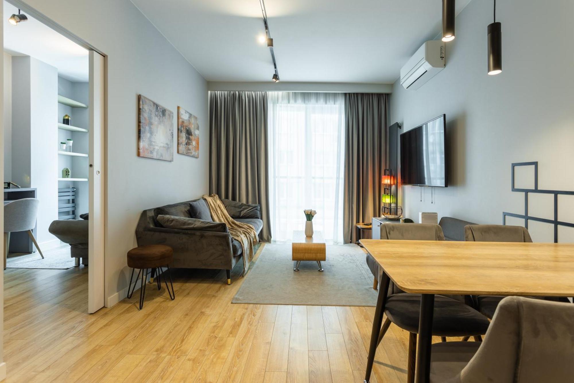 Urban Chic - Two Bedrooms - Center - Sienna Street *